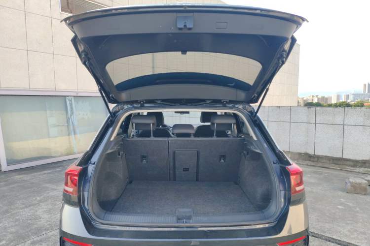 Used Volkswagen T-ROC 2021 280TSI DSG Two-Wheel Drive Elite Connect Edition
