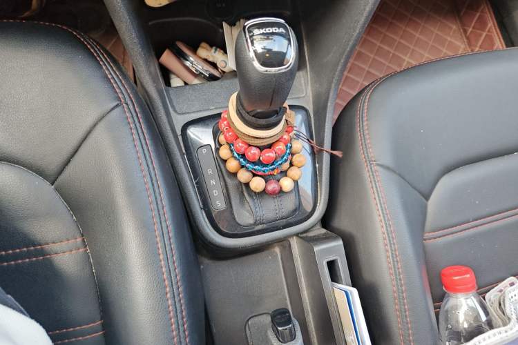 Used Skoda Rapid Spaceback 2016 Revised Version 1.6L Automatic Front-Drive Edition Gear Lever