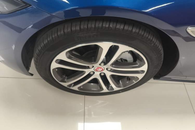 Used Jaguar XEL 2021 2.0T 250 PS R-DYNAMIC S Advanced Sport Edition Left Front Wheel Hub