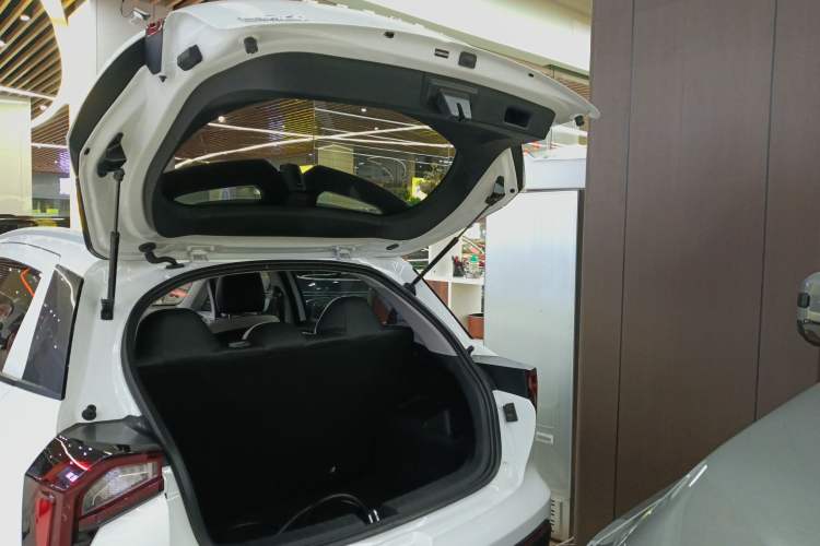 Used Geometry E Firefly 2023 320KM Cute & Handsome Tiger 5 Seats