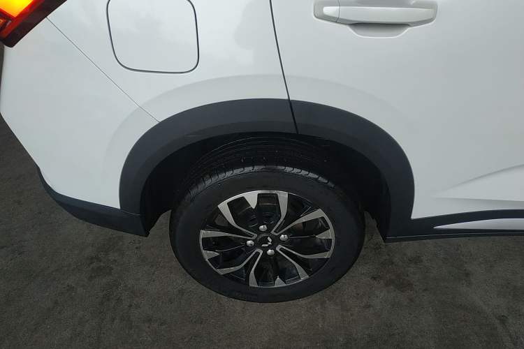 Used Wuling Alvez 2022 1.5L Manual Free-Style Model
