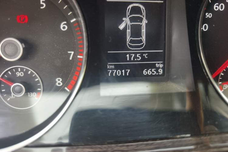 Used Volkswagen Magotan 2012 Facelift 1.8TSI Prestige Model Odometer Close Up