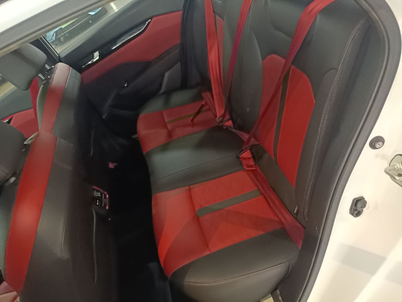 Dongfeng Aeolus Yixuan 2022 230T Automatic Adaptive-Beam Knight Edition — снимка 20