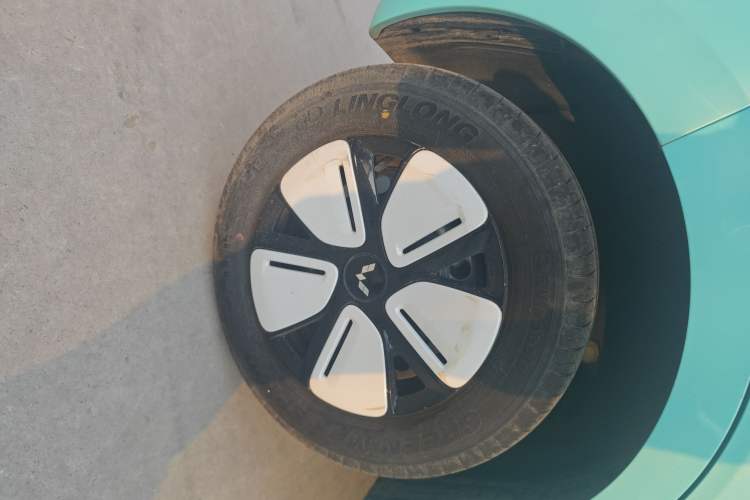 Used Wuling Hongguang MINIEV 2025 Four-Door Version Premium Edition Right Rear Wheel Hub
