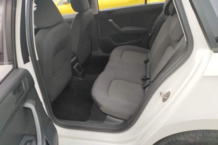 Used Skoda Rapid Spaceback 2016 Revised Version 1.6L Automatic Front-Drive Edition Left Rear Seat