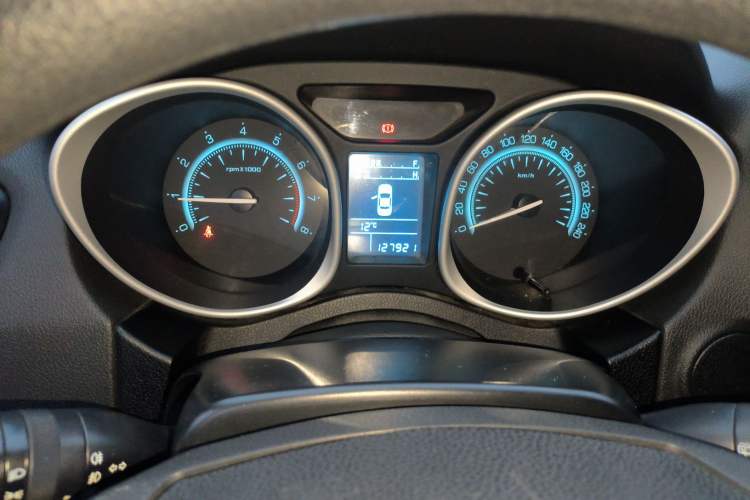 Used GAC Trumpchi GS5 2012 2.0L Manual Two-Wheel Drive Comfort Edition Instrument Cluster