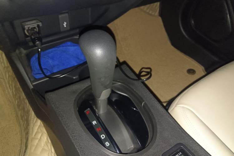 Used Honda Fit 2018 1.5L CVT Comfort Sunroof Version Gear Lever