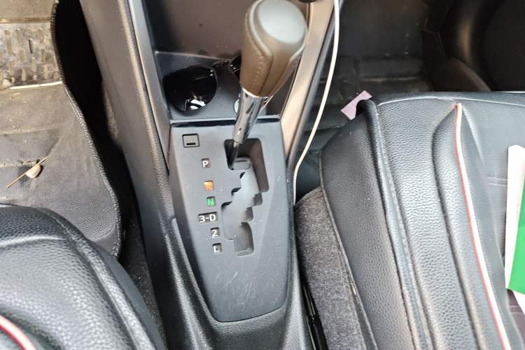 Used Toyota YARiS L Zhi Xuan 2015 1.5E Automatic Charm Edition
