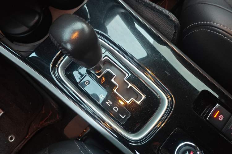 Used Mitsubishi Outlander 2018 2.4L 4x4 Prestige Edition 7 Seats Gear Lever