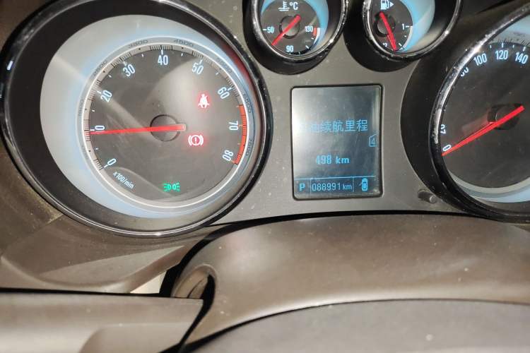 Used Buick Regal 2014 2.0L Leading Fashion Edition Odometer Close Up