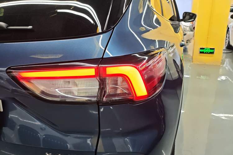 Used Ford Escape 2020 EcoBoost 245 Two-Wheel-Drive Titanium Edition Exterior 3