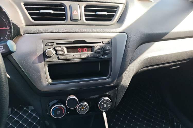 Used Kia K2 2015 Sedan 1.4L Automatic GLS Audio And AC Panel