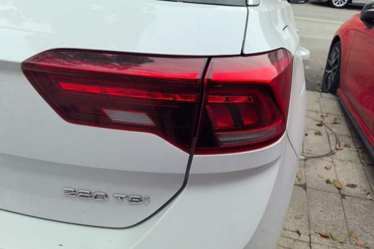 Used Volkswagen T-ROC 2020 280TSI DSG Two-Wheel Drive R-Line Pro
