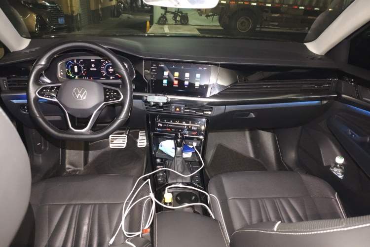 Used Volkswagen Passat New Energy 2022 430 PHEV Hybrid Luxury Edition Center Console