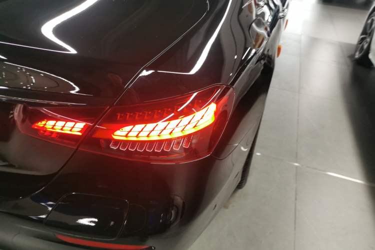 Used Mercedes-Benz E-Class New Energy 2021 E 350 e L Plug-in Hybrid Sports Sedan
