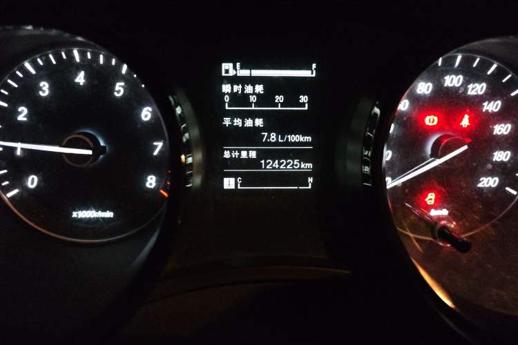 Used Wuling Hongguang PLUS 2019 1.5T Manual Comfort Version 7 Seats Odometer Close Up