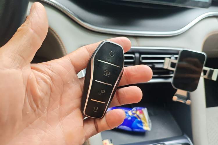 Used BYD Song PLUS New Energy 2024 Honor Edition EV 520km Premium Model Vehicle Key