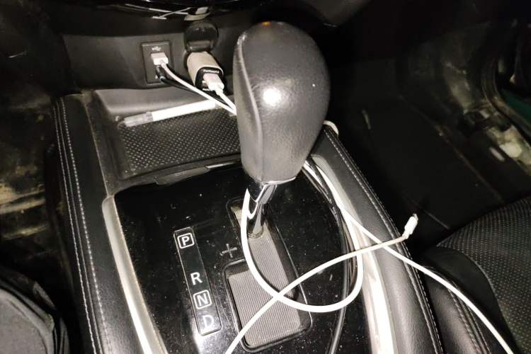 Used Nissan X-Trail 2014 2.0L CVT Comfort Edition 2WD Gear Lever