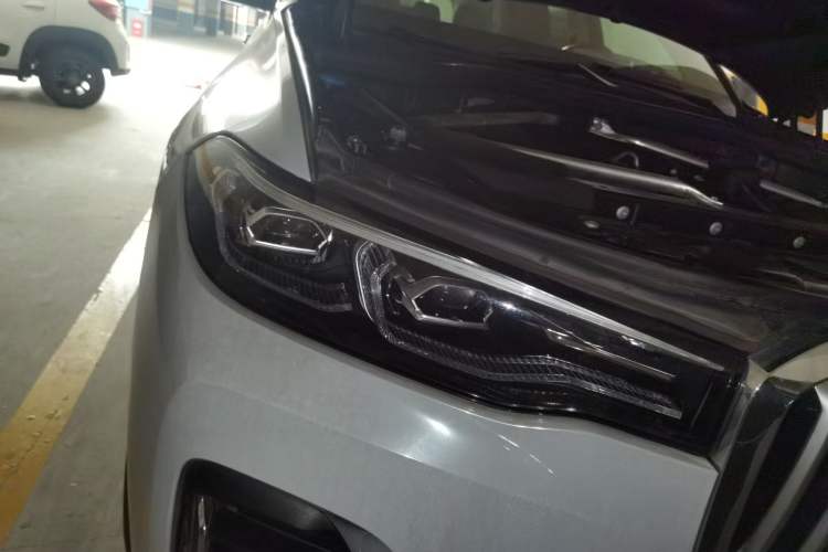 Used BMW X7 2021 xDrive40i Luxury Package with Leading Features
