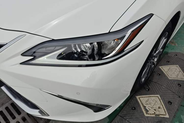 Used Lexus ES 2022 300h Excellence Edition