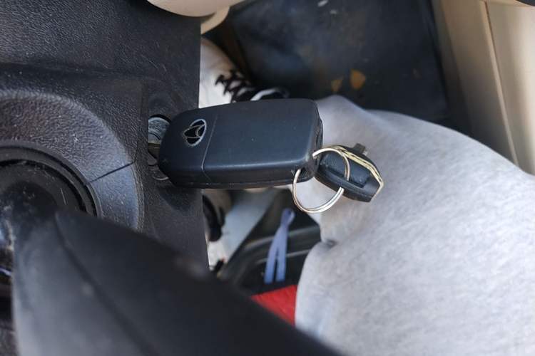 Used Kuayue Xinbao T3 2025 Youth Edition Yu'an 1.6L Single-Row 3050-Inch Independent Cargo Bed
