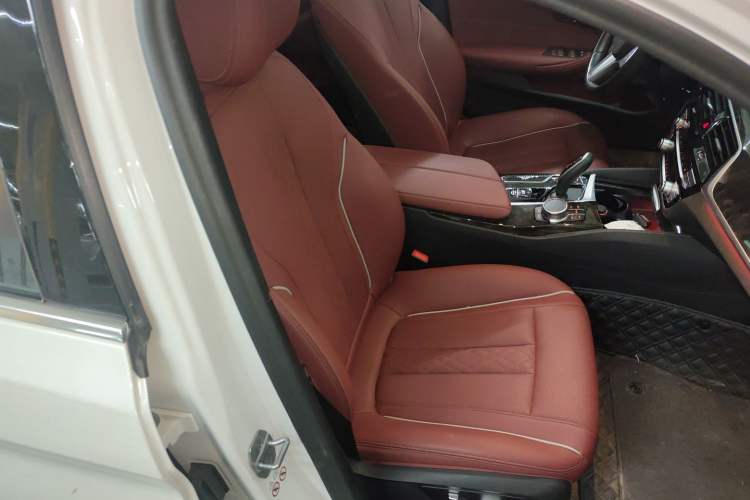 Used BMW 5 Series 2022 Second Facelift 525Li M Sport Package
