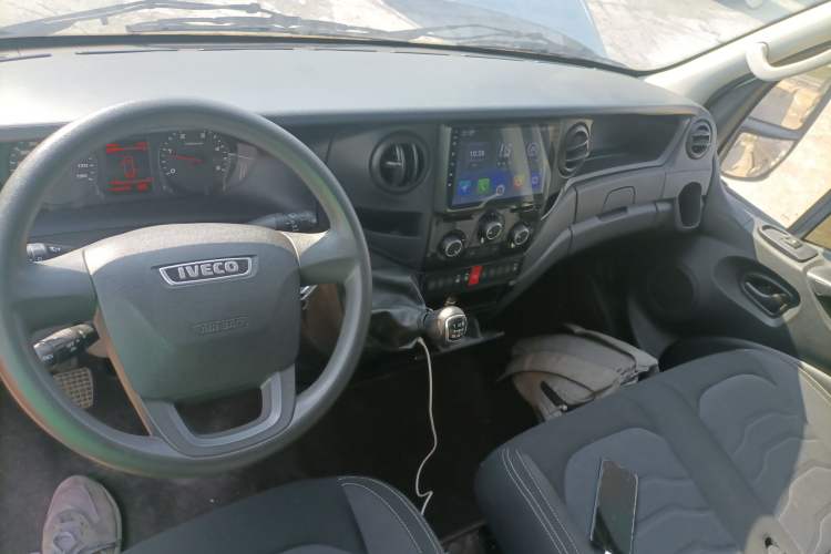 Used Iveco Eurocargo 2021 2.0T Manual - Yunrui Short Wheelbase Low-Roof Side-Sliding Door F1A