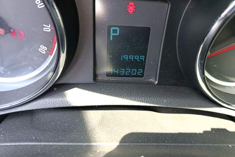 Used Buick Encore 2015 1.4T Automatic Two-Wheel Drive Urban Elite Version