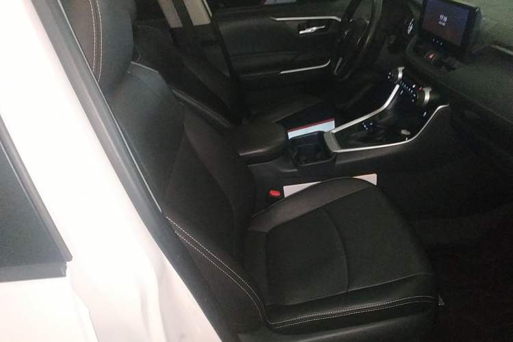 Used Toyota RAV4 2023 2.0L CVT Two-Wheel Drive Fashion Edition
