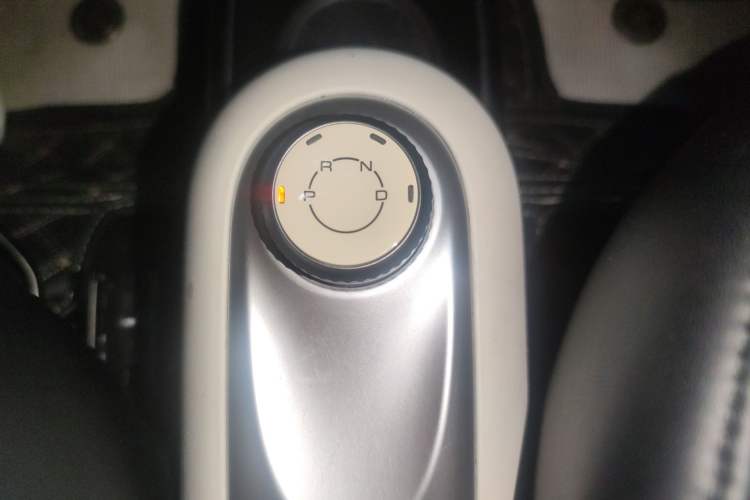 Used Wuling Hongguang MINIEV 2025 Four-Door Version Premium Edition Gear Lever