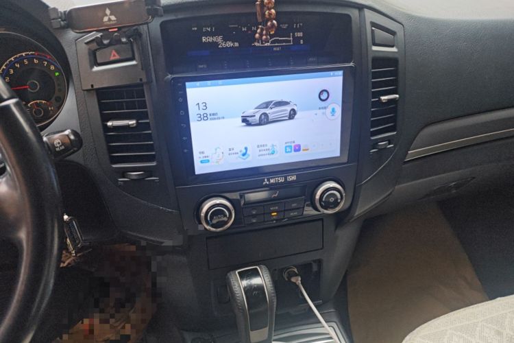 Used Mitsubishi Pajero 2011 3.0L Elite Edition Audio And AC Panel