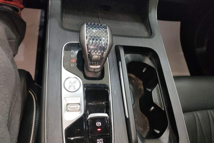 Used GAC Trumpchi GS8 2024 Linghang Series 2.0 TGDI Two-Wheel Drive Luxury Smart Connectivity Version Gear Lever