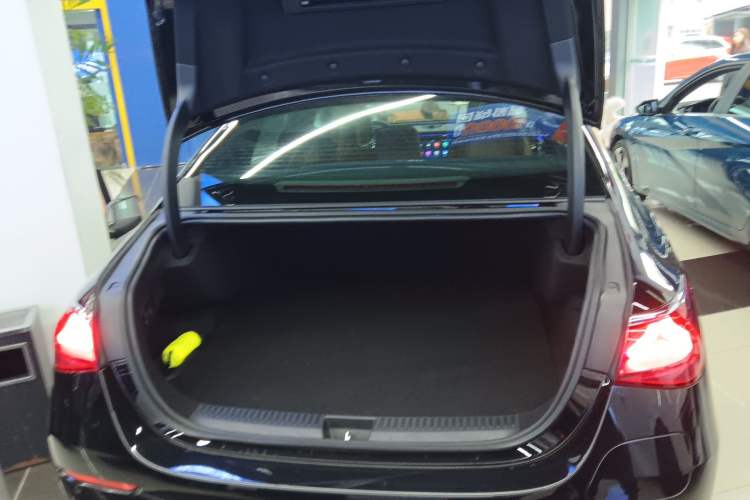 Used Mercedes-Benz E-Class New Energy 2024 E 350 e L Plug-in Hybrid Sedan Trunk