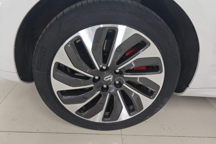 Used Hima AITO M5 2022 Range-Extended Rear-Drive Standard Version Left Front Wheel Hub