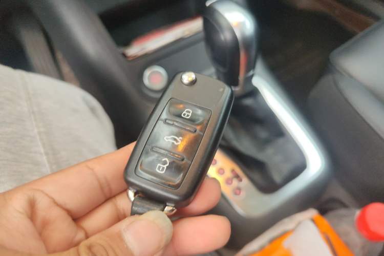 Used Volkswagen Tiguan 2015 1.8TSI Automatic All-Wheel-Drive Luxury Model Vehicle Key