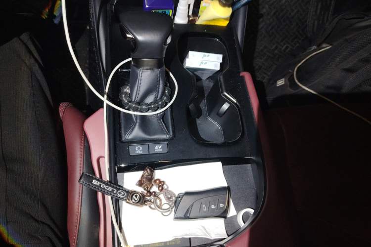 Used Lexus ES 2022 300h Silver Glow Limited Edition
