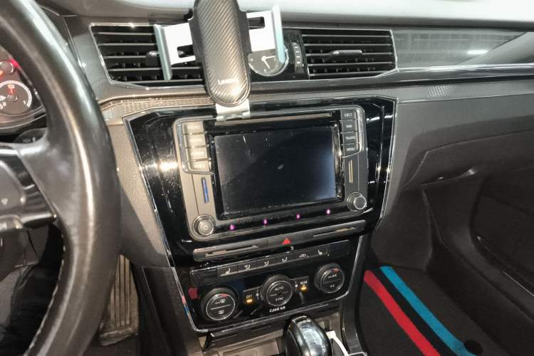 Used Volkswagen Passat 2016 330TSI DSG Prestige Edition Audio And AC Panel