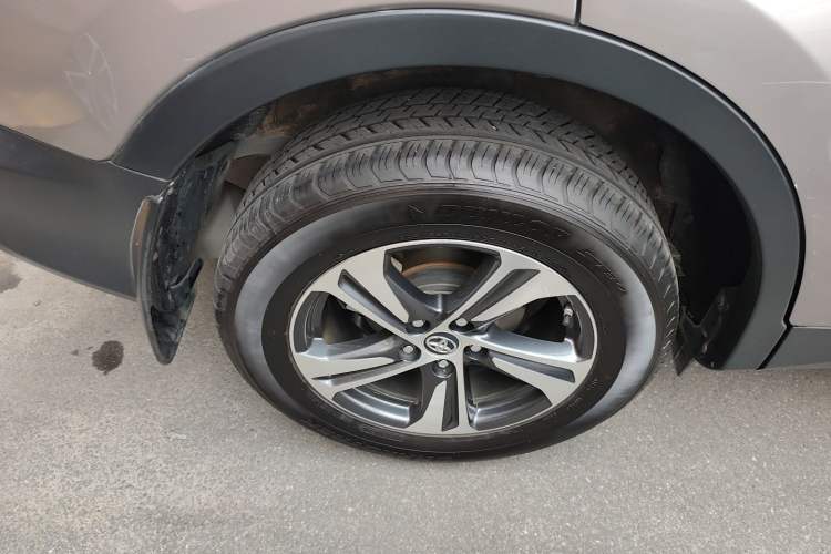 Used Toyota RAV4 2015 2.0L CVT Two-Wheel Drive Fashion Edition Right Rear Wheel Hub