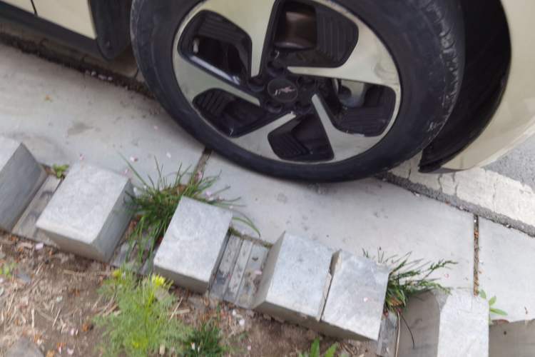 Used JAC Yiwei 3 2024 Zhiai Edition 505km Champion Version Right Front Wheel Hub