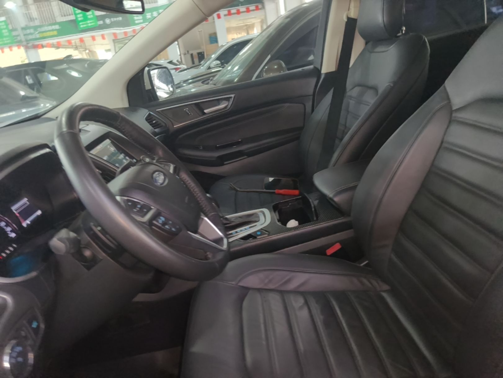 Vordere Reihe im Auto