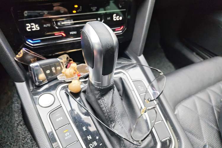 Used Volkswagen Magotan GTE Plug-in Hybrid 2020 GTE Prestige Model Gear Lever