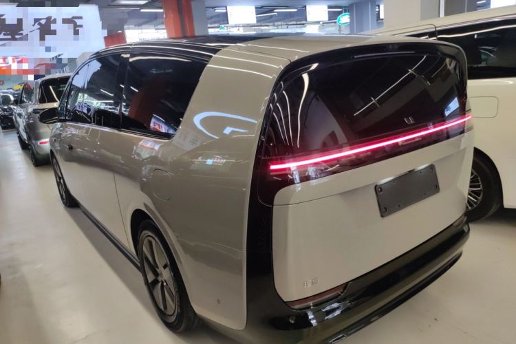 Used Li Auto MEGA 2024 Ultra Model Exterior 2