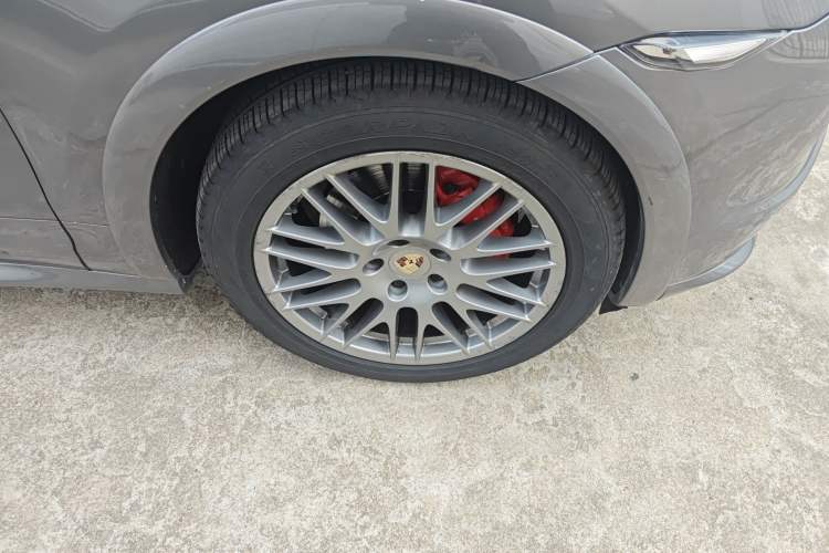 Used Porsche Cayenne 2012 Cayenne GTS 4.8L Right Front Wheel Hub