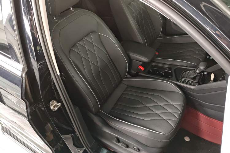 Used Volkswagen Tiguan L 2022 330TSI Automatic Two-Wheel Drive R-Line Enhanced Edition Right Front Seat