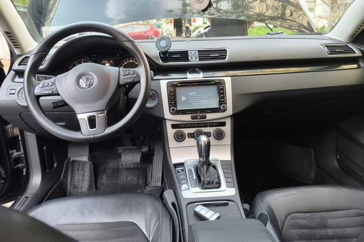 Used Volkswagen Magotan 2015 2.0 TSI Luxury Model Center Console