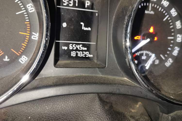 Used Skoda Superb 2012 1.4TSI DSG Zhiya Edition Odometer Close Up