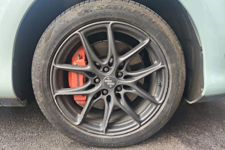 Used IM LS6 2023 Max Standard Edition Right Front Wheel Hub