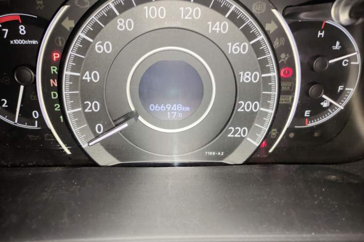 Used Honda CR-V 2013 2.4L two-wheel drive luxury version Odometer Close Up