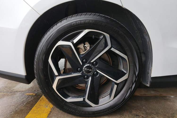 Used BYD Seal 06 New Energy 2024 DM-i 120KM Flagship Model Right Rear Wheel Hub