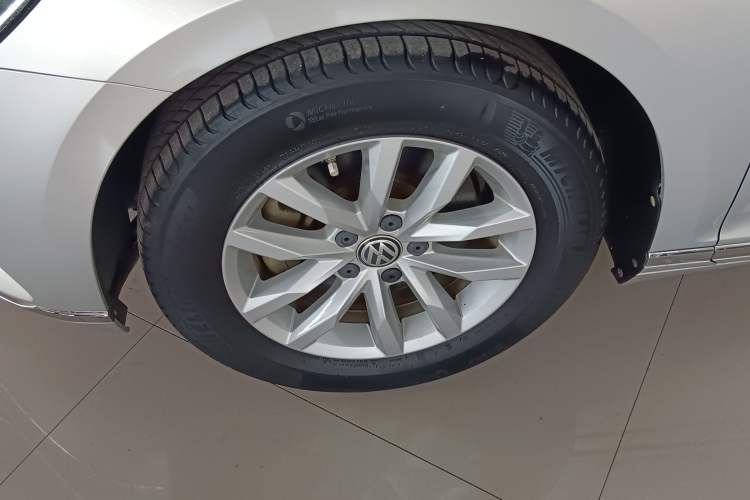 Used Volkswagen Magotan 2018 280TSI DSG Comfort Model Left Front Wheel Hub